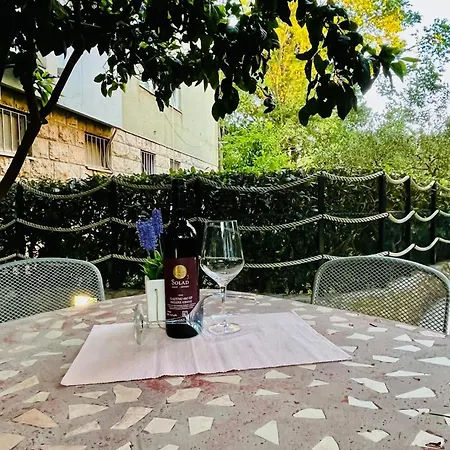 Garden Paradise Apartment *