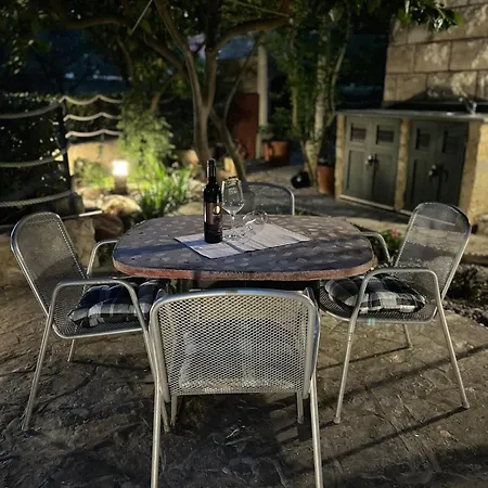 Garden Paradise Apartment